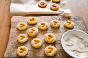 Heart-thumbprint-Cookie-recipe-dough-rounds-with-heart-indentation